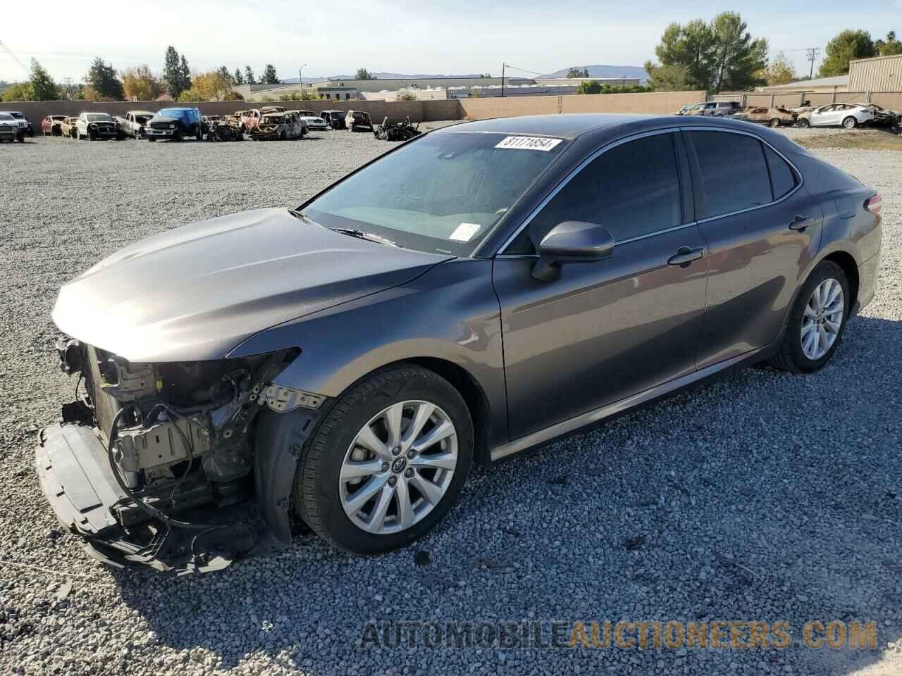 4T1B11HK6JU600156 TOYOTA CAMRY 2018