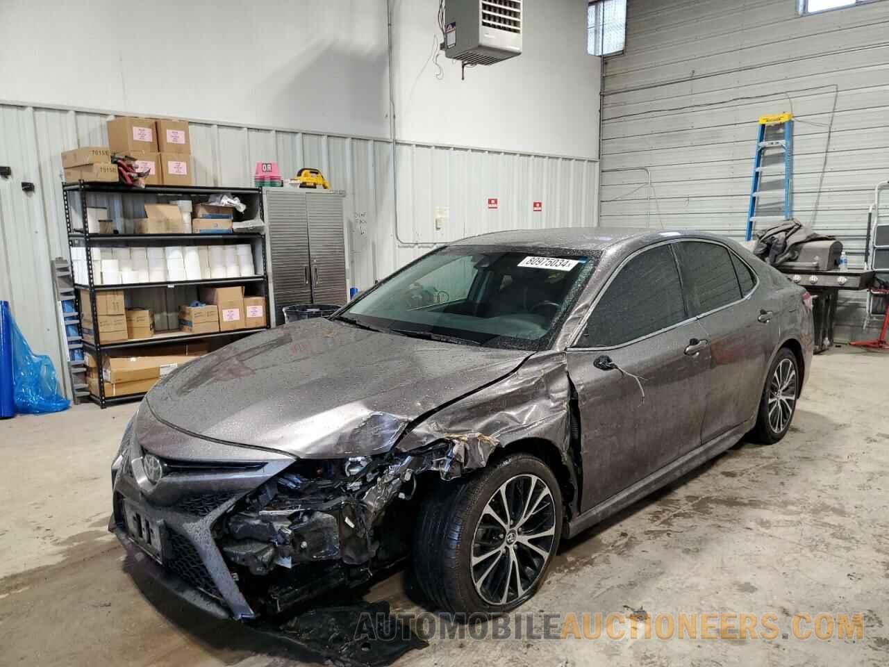 4T1B11HK6JU600674 TOYOTA CAMRY 2018