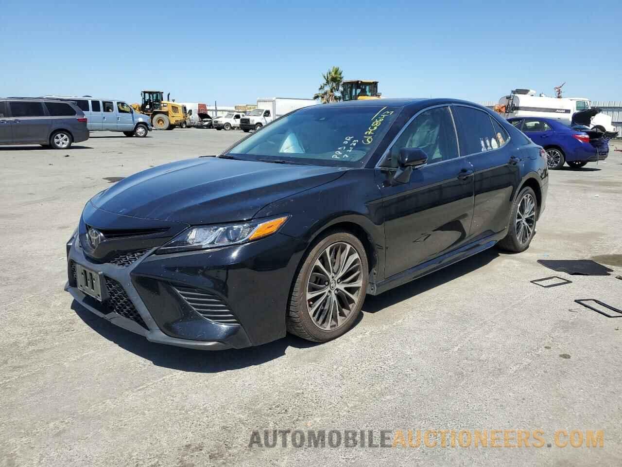 4T1B11HK6JU606569 TOYOTA CAMRY 2018