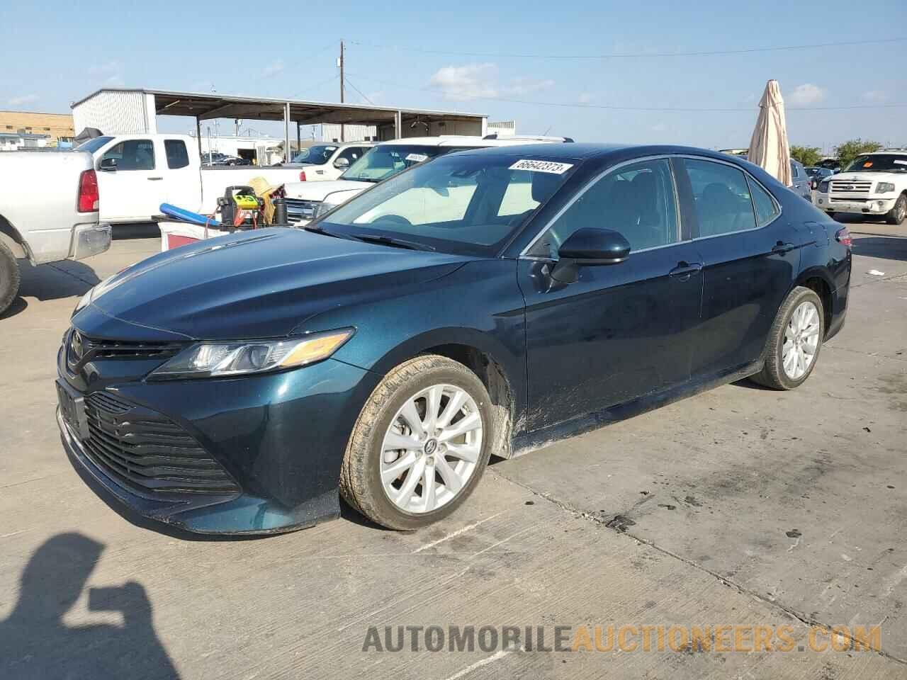 4T1B11HK6JU606717 TOYOTA CAMRY 2018