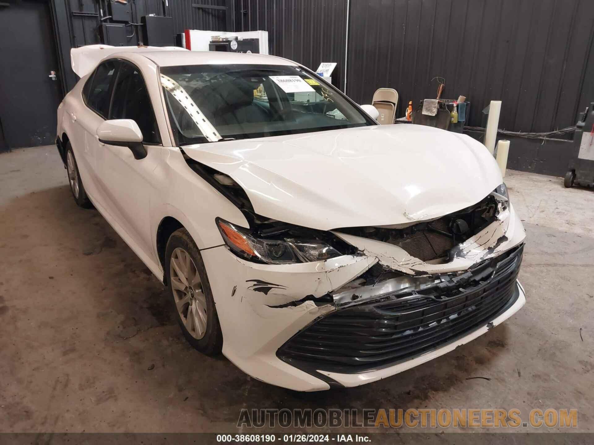 4T1B11HK6JU609407 TOYOTA CAMRY 2018