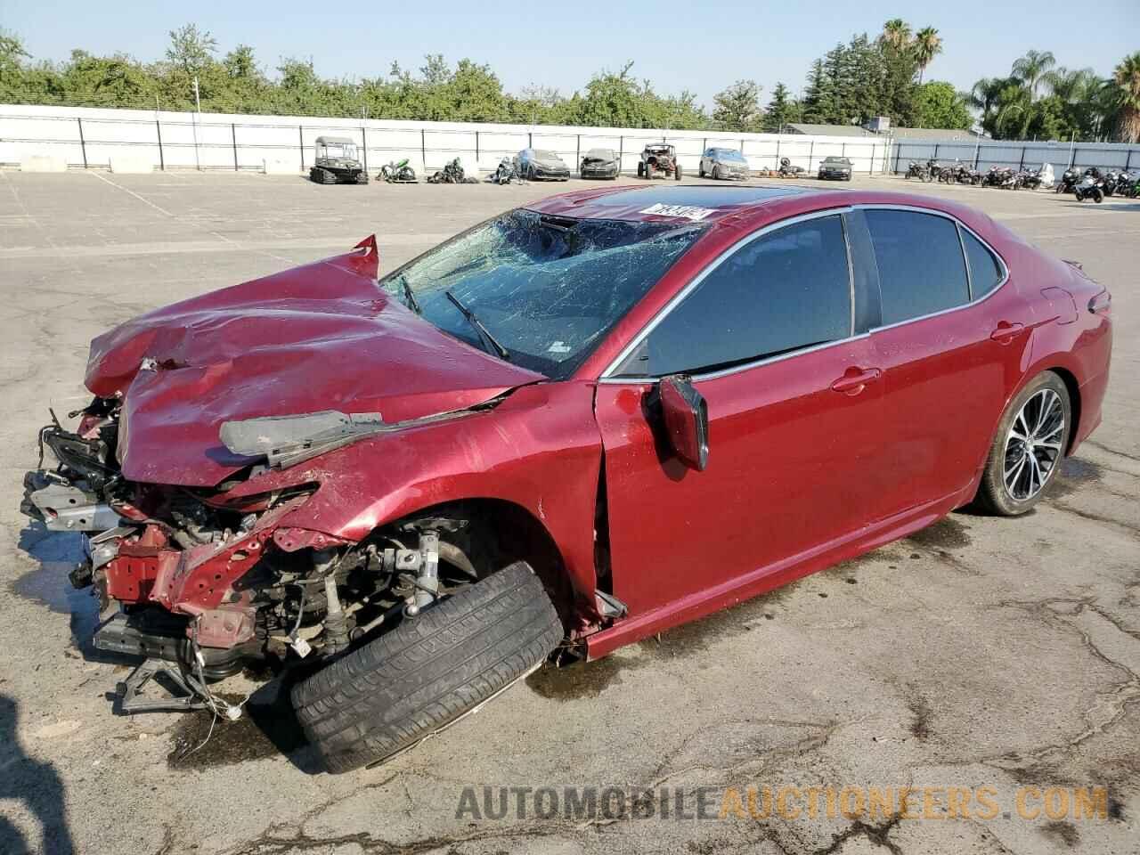 4T1B11HK6JU611433 TOYOTA CAMRY 2018