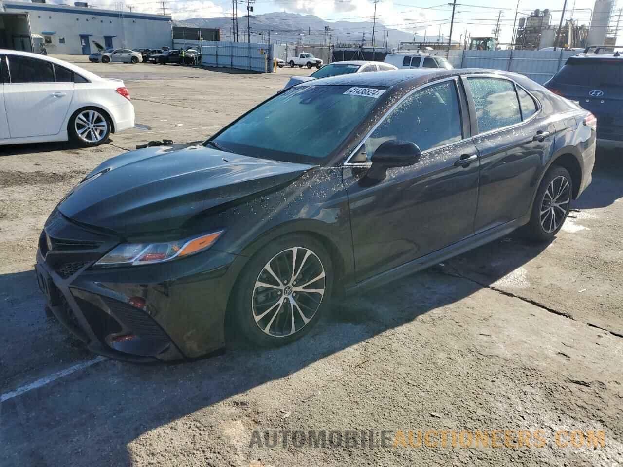 4T1B11HK6JU612758 TOYOTA CAMRY 2018