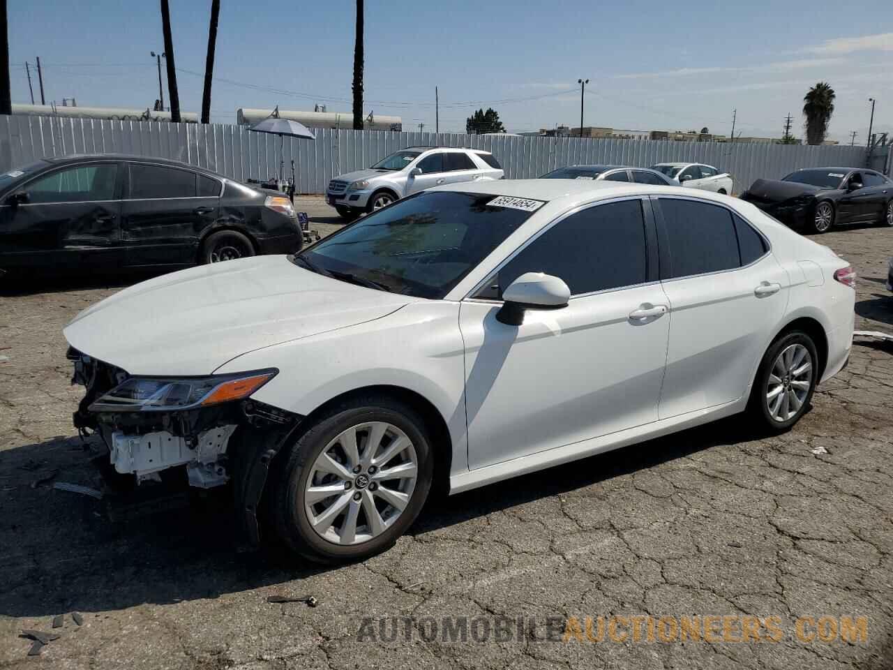 4T1B11HK6JU613232 TOYOTA CAMRY 2018