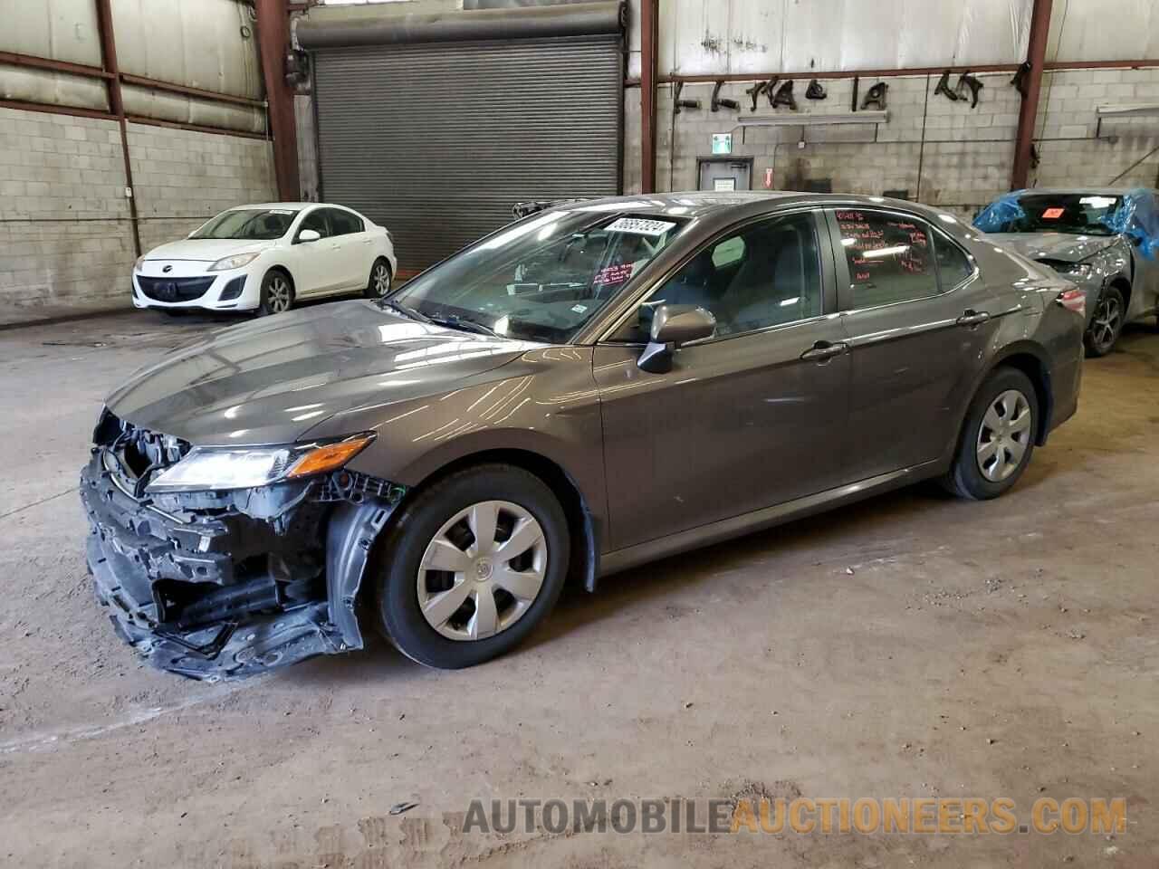 4T1B11HK6JU613716 TOYOTA CAMRY 2018