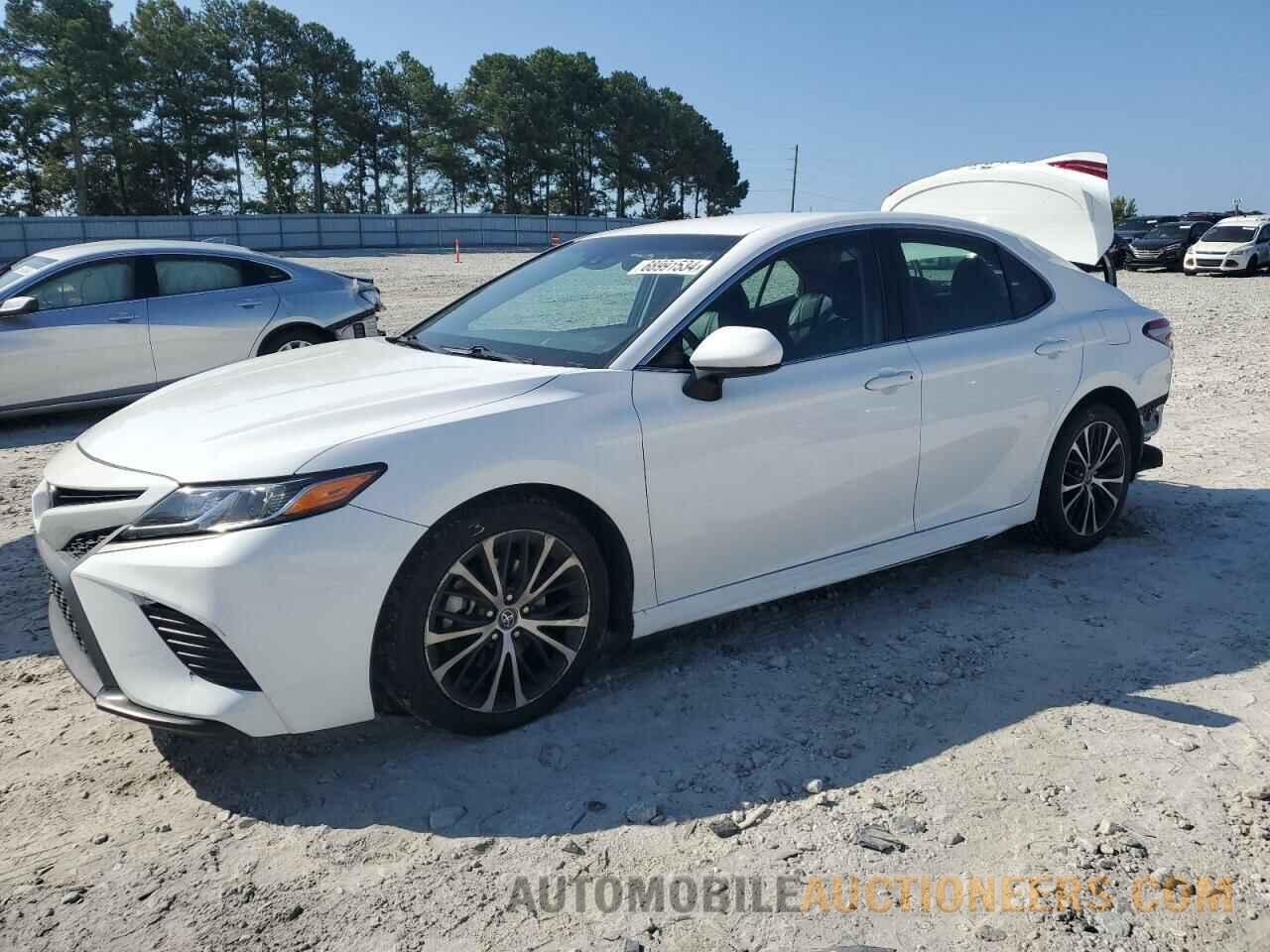 4T1B11HK6JU614221 TOYOTA CAMRY 2018