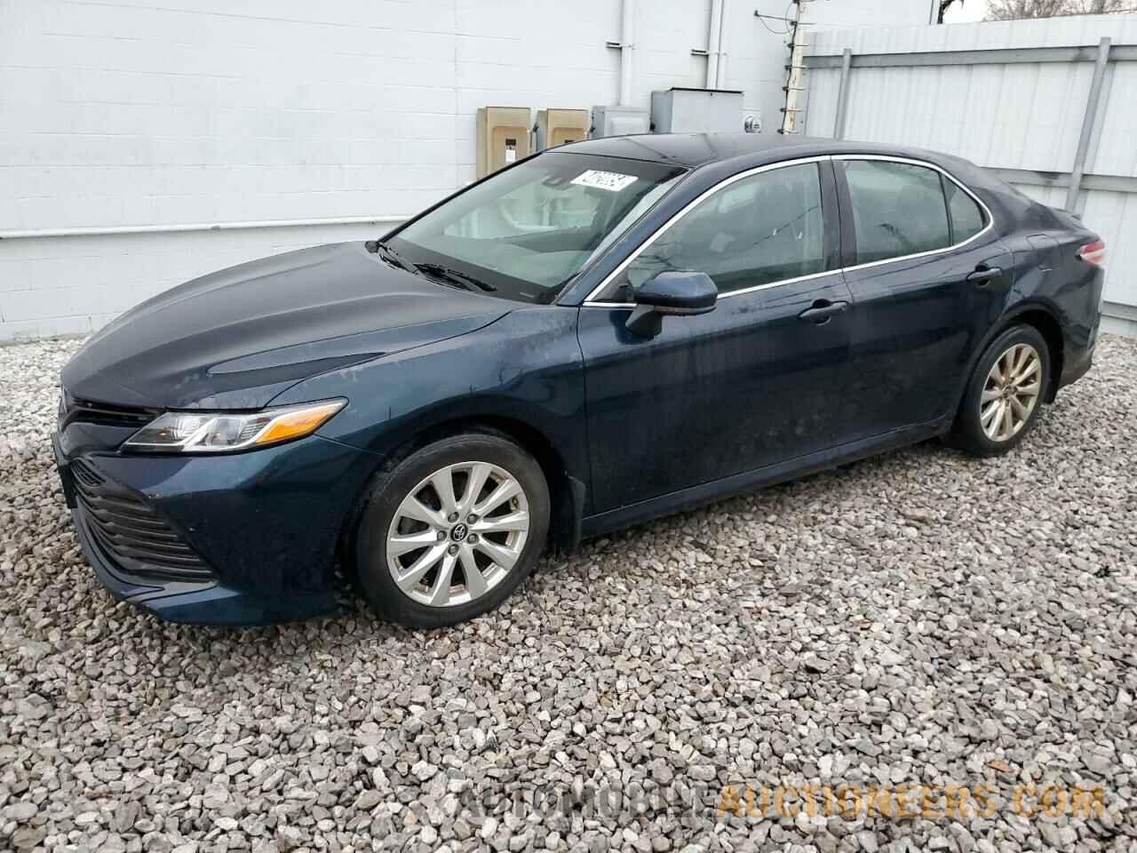 4T1B11HK6JU615093 TOYOTA CAMRY 2018