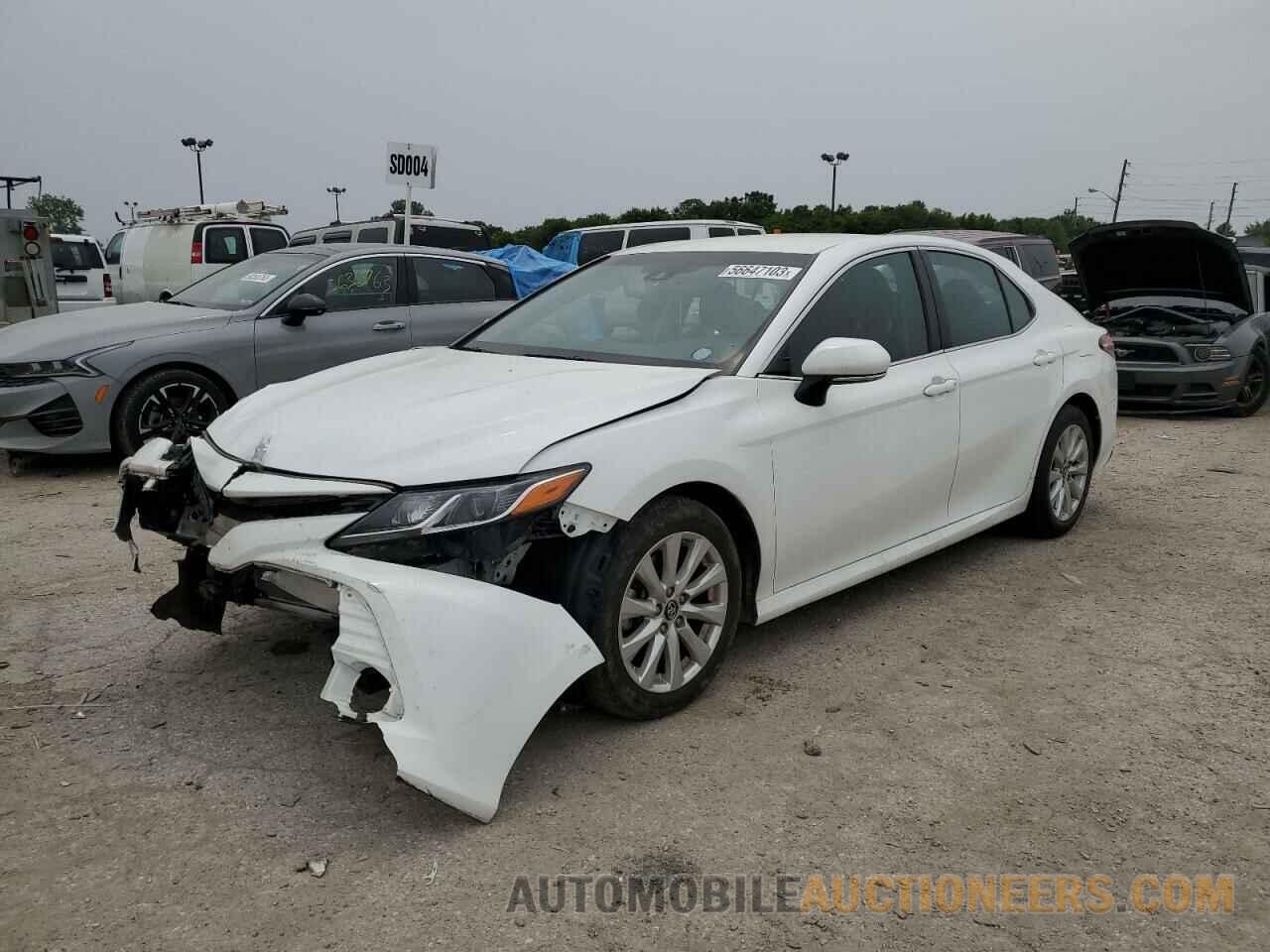 4T1B11HK6JU621606 TOYOTA CAMRY 2018