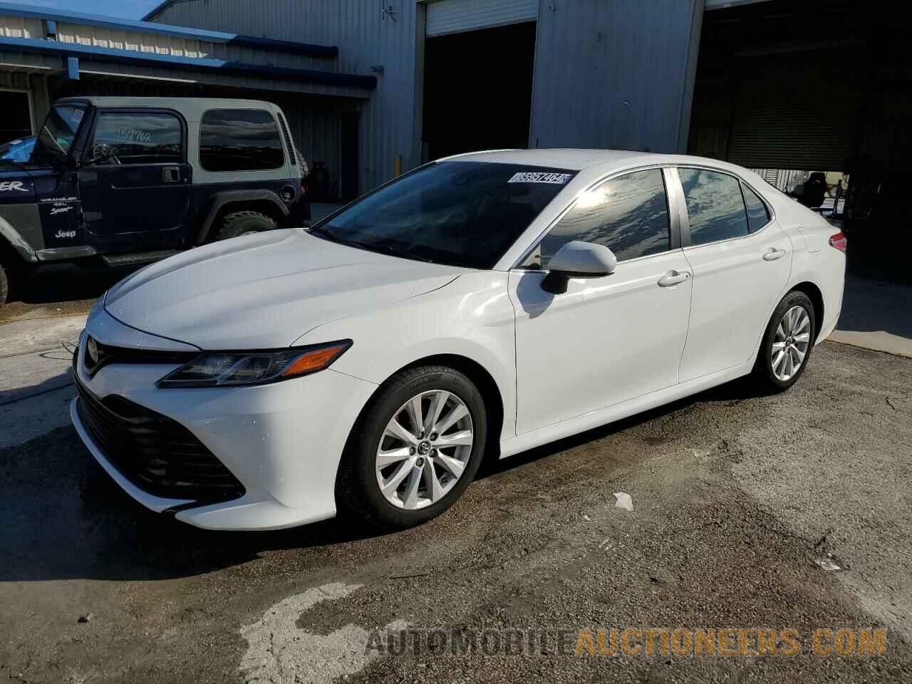 4T1B11HK6JU622299 TOYOTA CAMRY 2018