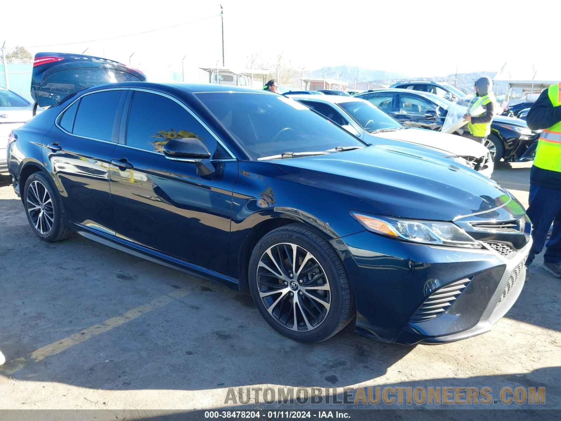 4T1B11HK6JU625400 TOYOTA CAMRY 2018