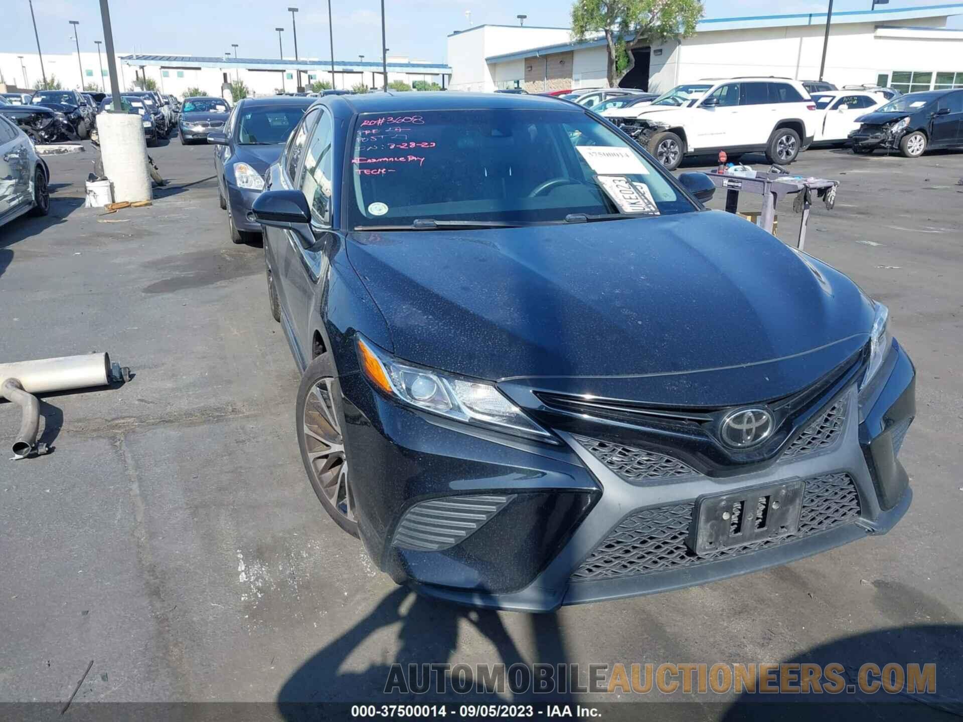 4T1B11HK6JU626563 TOYOTA CAMRY 2018