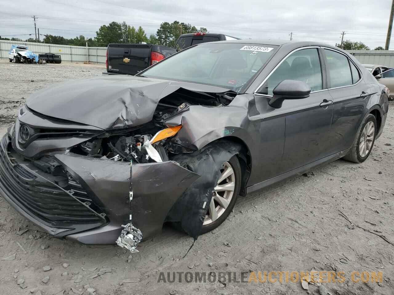 4T1B11HK6JU632413 TOYOTA CAMRY 2018