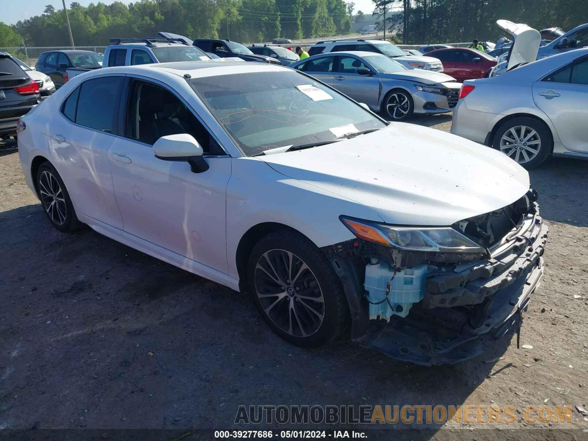 4T1B11HK6JU635117 TOYOTA CAMRY 2018