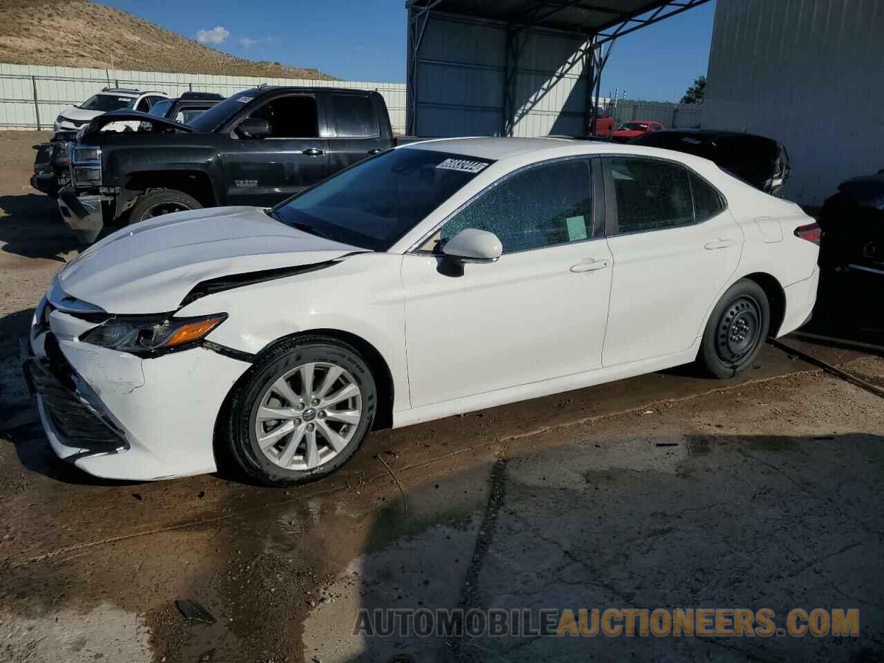 4T1B11HK6JU635327 TOYOTA CAMRY 2018