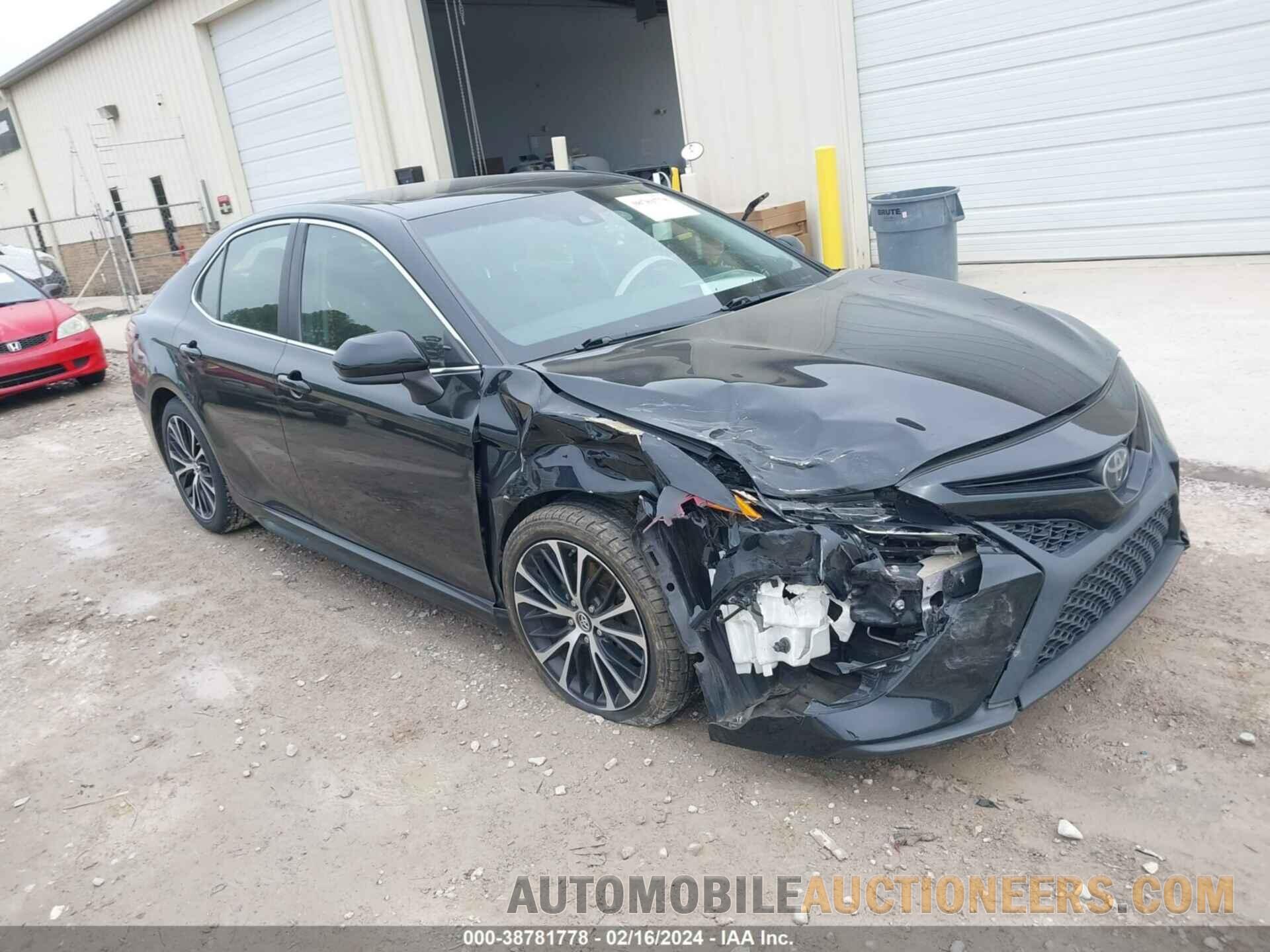 4T1B11HK6JU635411 TOYOTA CAMRY 2018