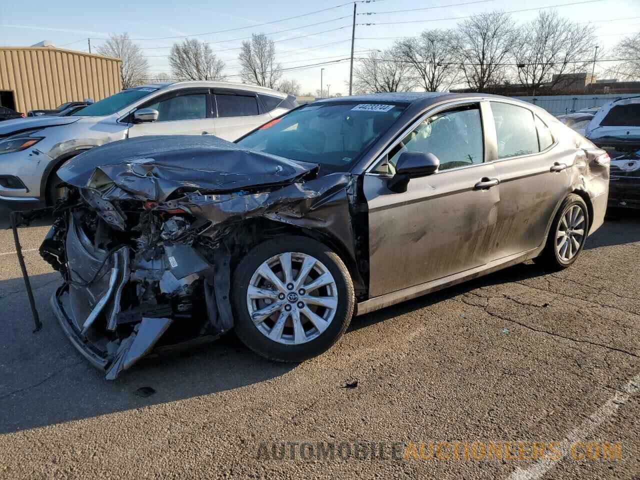 4T1B11HK6JU637580 TOYOTA CAMRY 2018