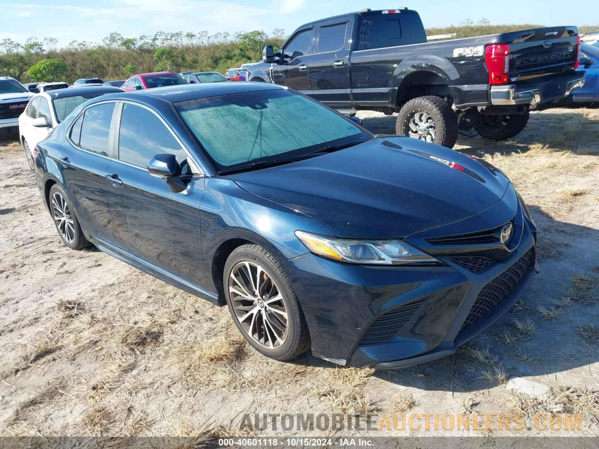 4T1B11HK6JU640172 TOYOTA CAMRY 2018