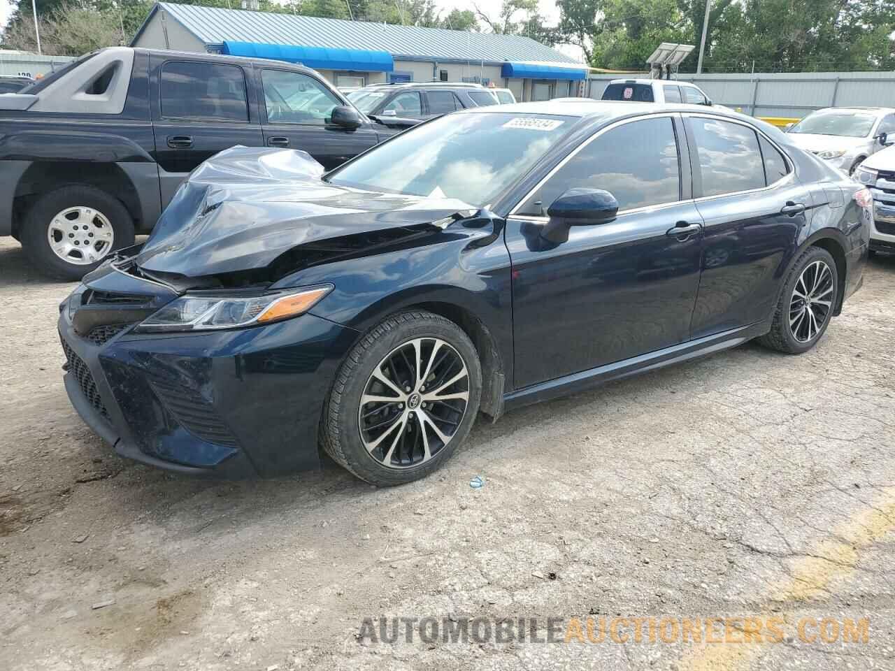 4T1B11HK6JU641404 TOYOTA CAMRY 2018