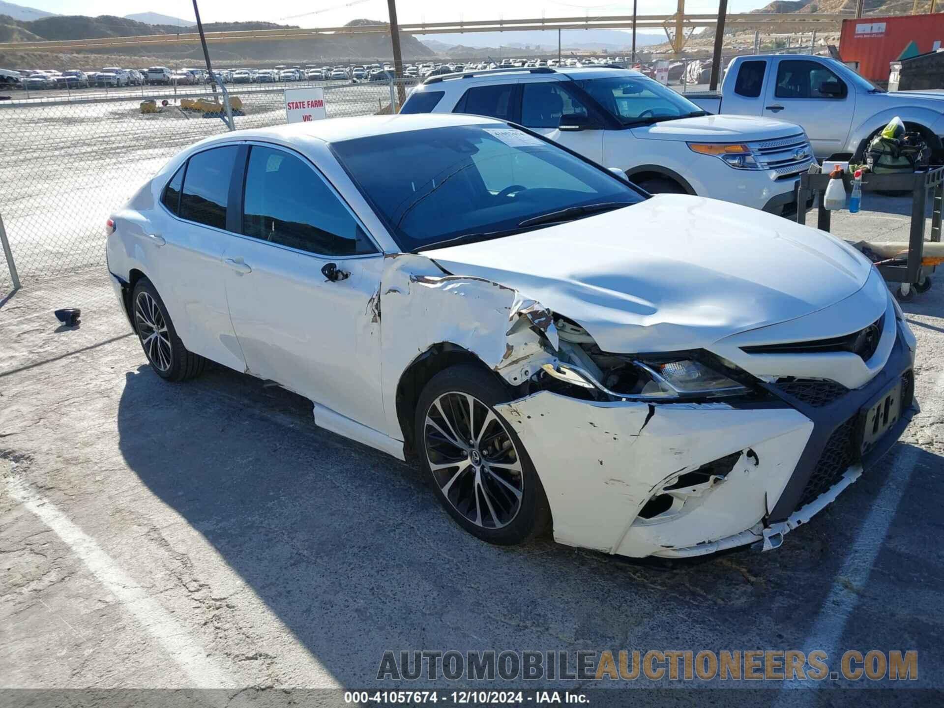 4T1B11HK6JU642049 TOYOTA CAMRY 2018