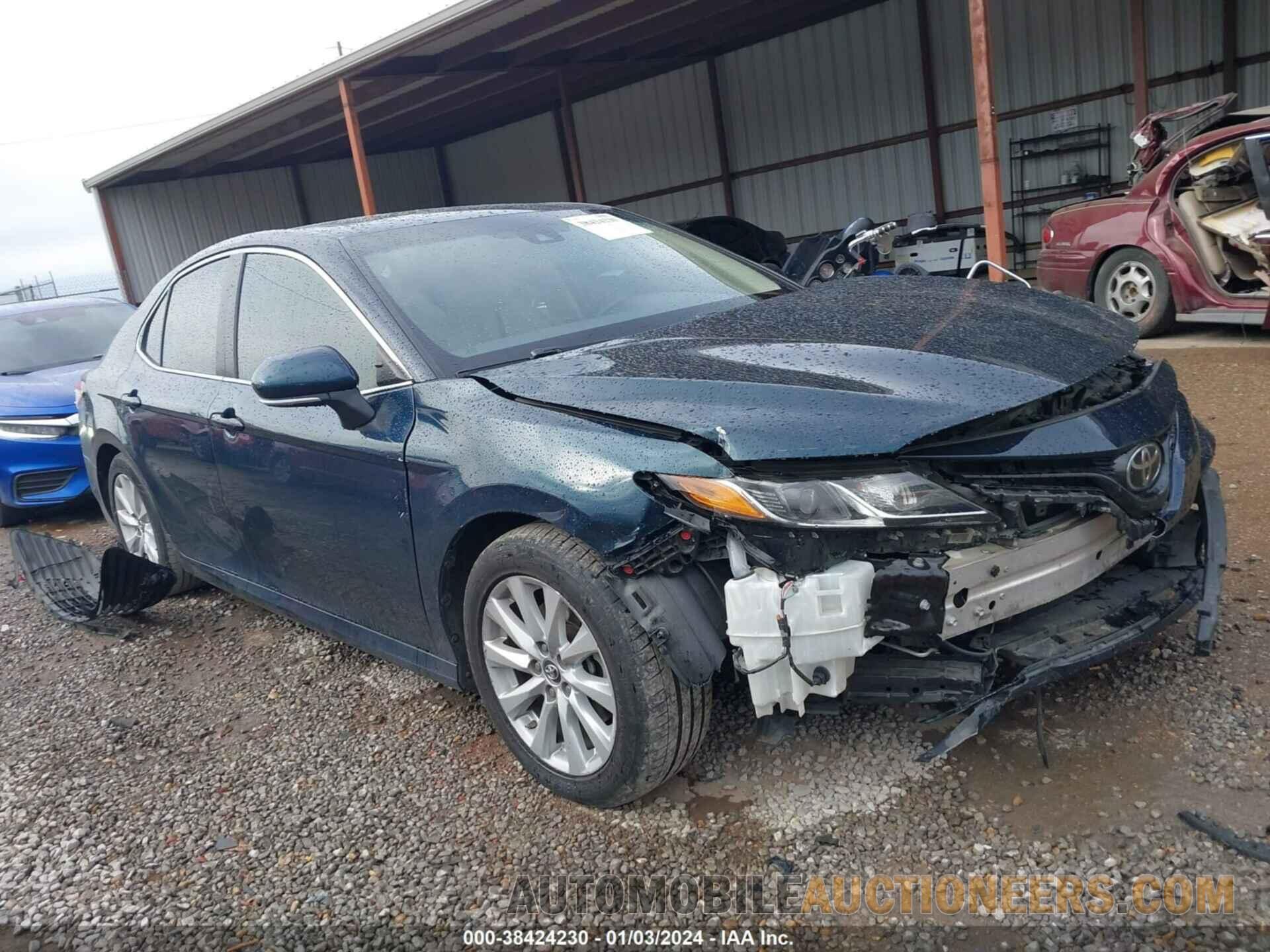 4T1B11HK6JU643900 TOYOTA CAMRY 2018