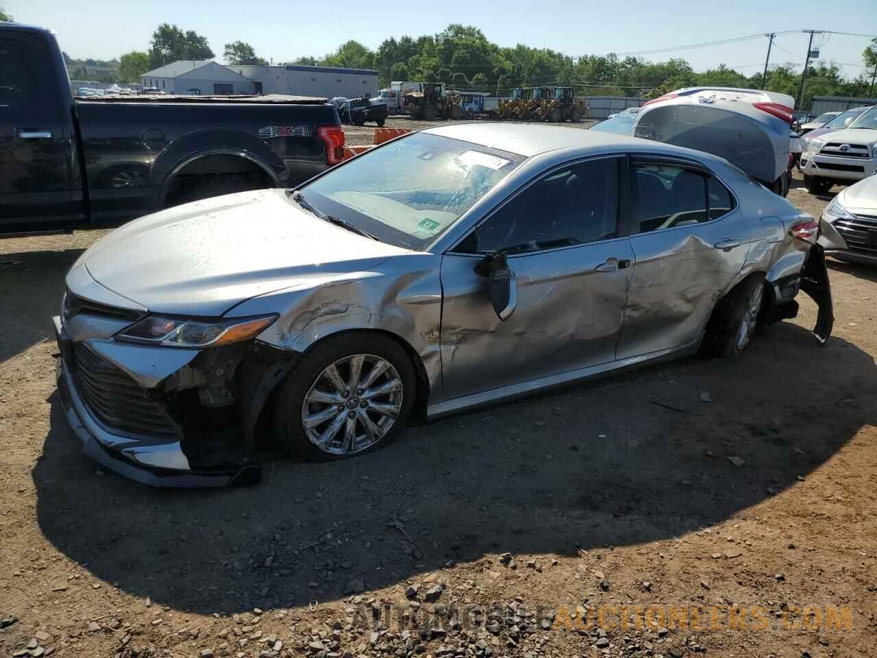 4T1B11HK6JU646702 TOYOTA CAMRY 2018