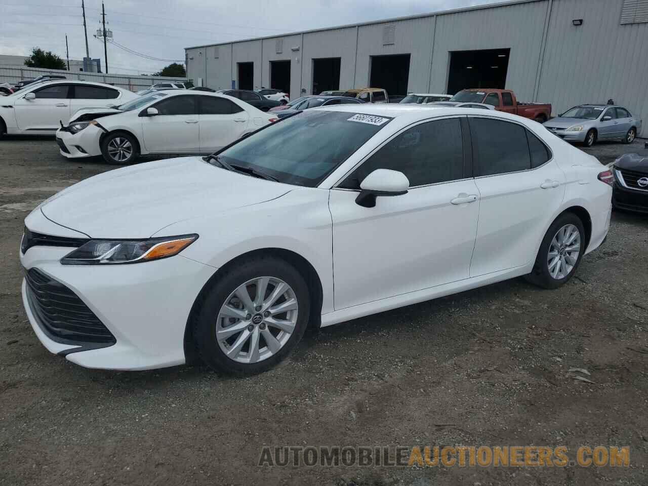 4T1B11HK6JU648627 TOYOTA CAMRY 2018