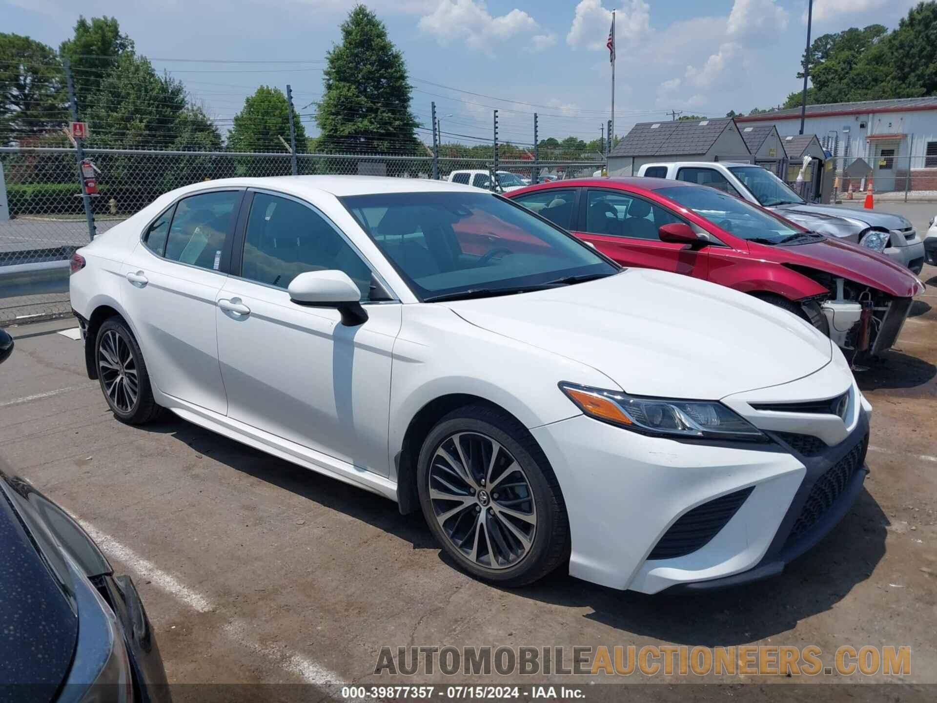 4T1B11HK6JU661779 TOYOTA CAMRY 2018