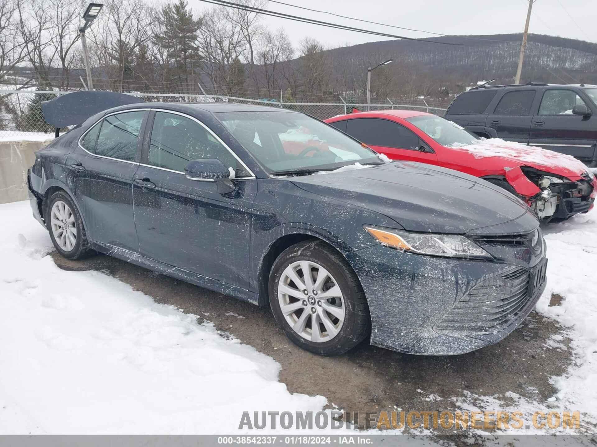 4T1B11HK6JU662737 TOYOTA CAMRY 2018