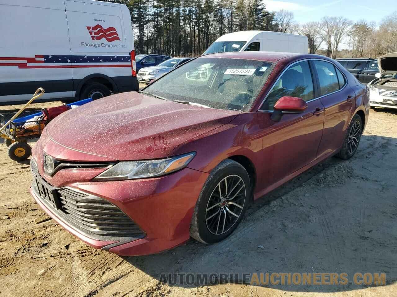 4T1B11HK6JU669865 TOYOTA CAMRY 2018