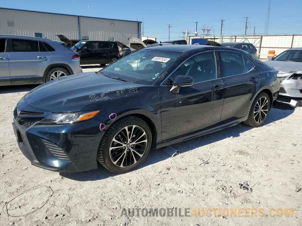 4T1B11HK6JU670319 TOYOTA CAMRY 2018