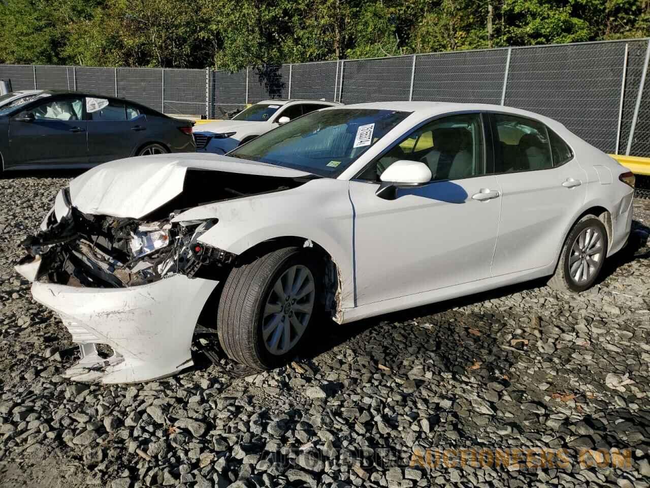 4T1B11HK6JU670806 TOYOTA CAMRY 2018