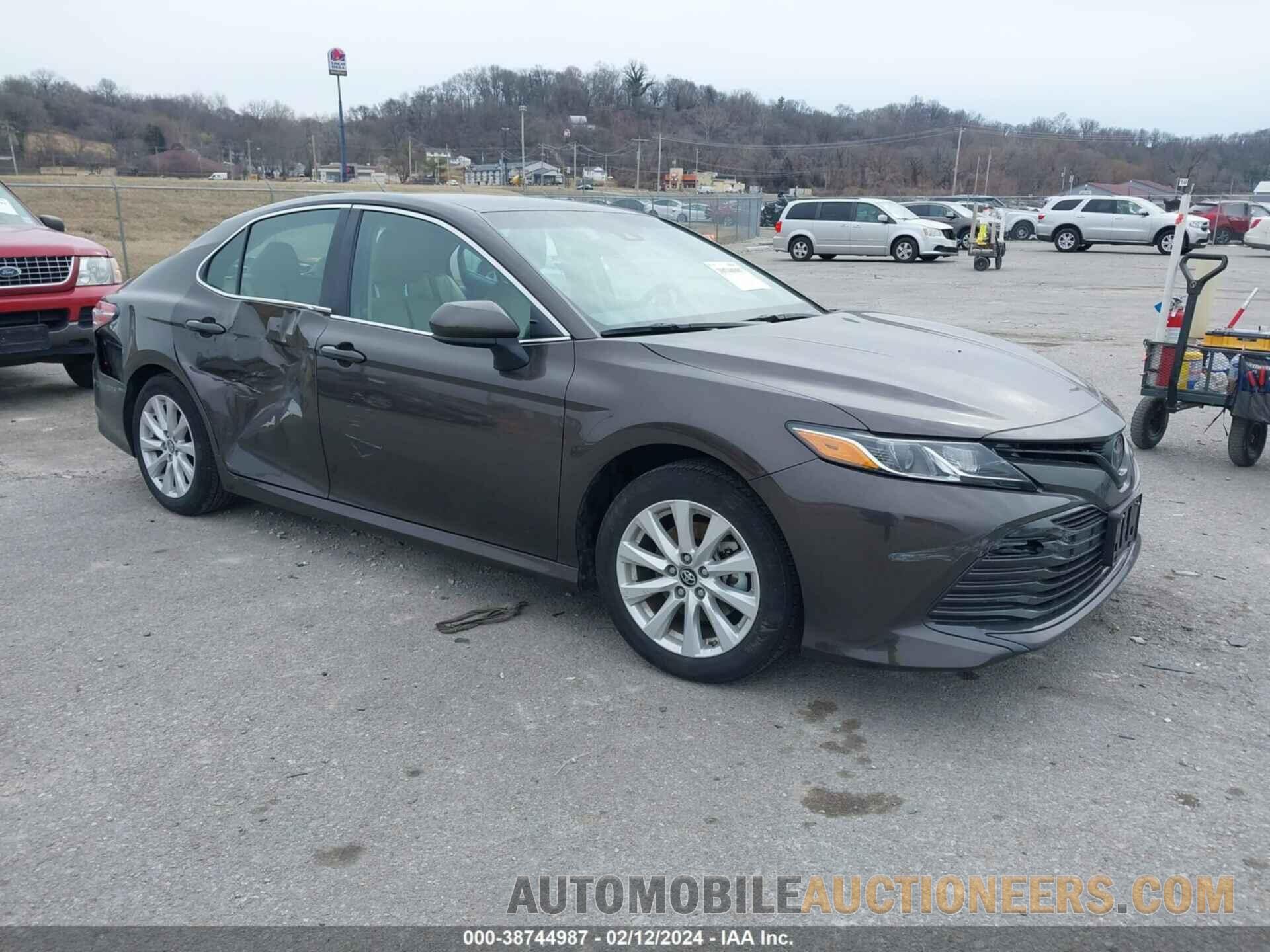 4T1B11HK6JU672717 TOYOTA CAMRY 2018