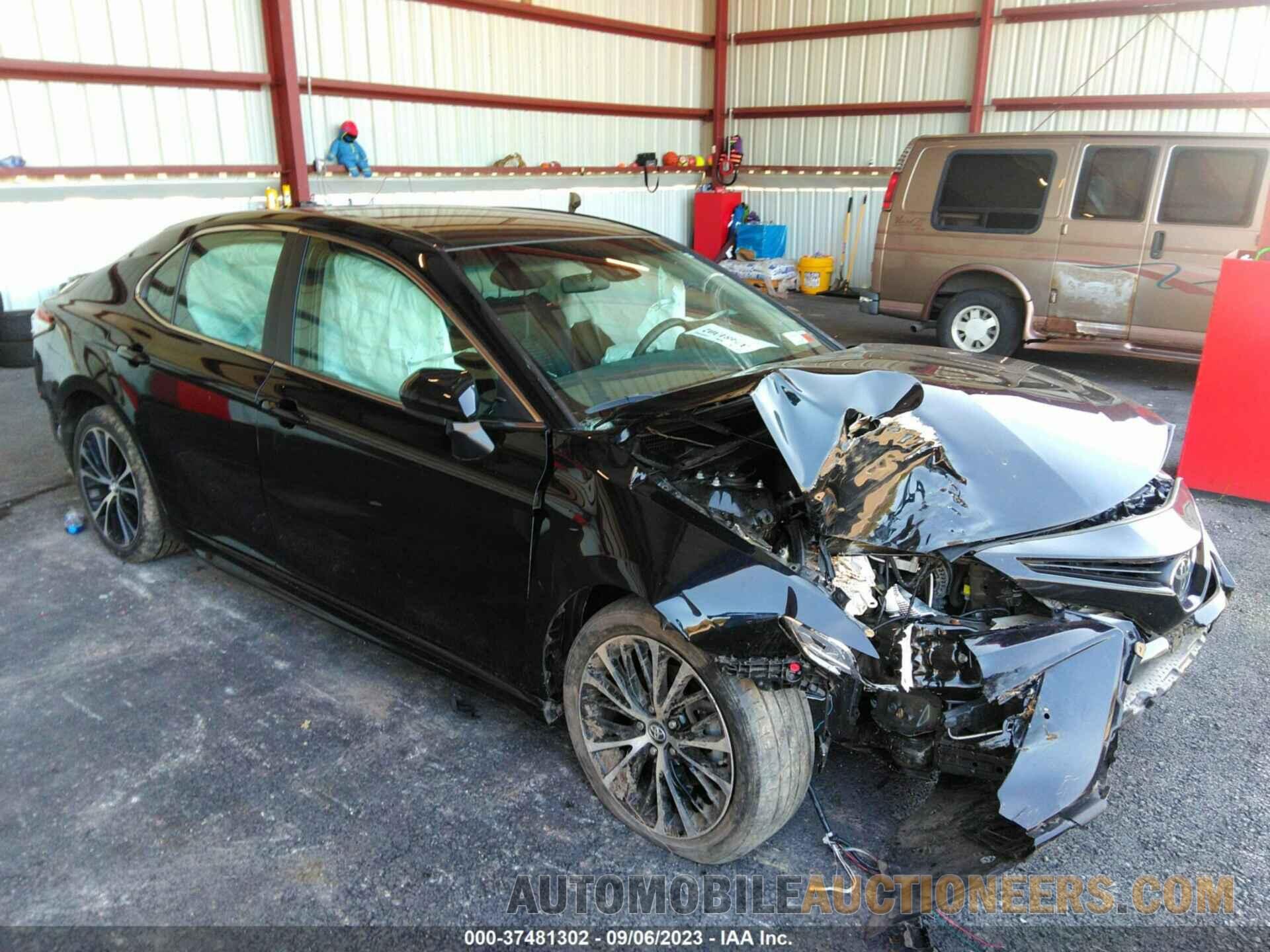 4T1B11HK6JU673818 TOYOTA CAMRY 2018