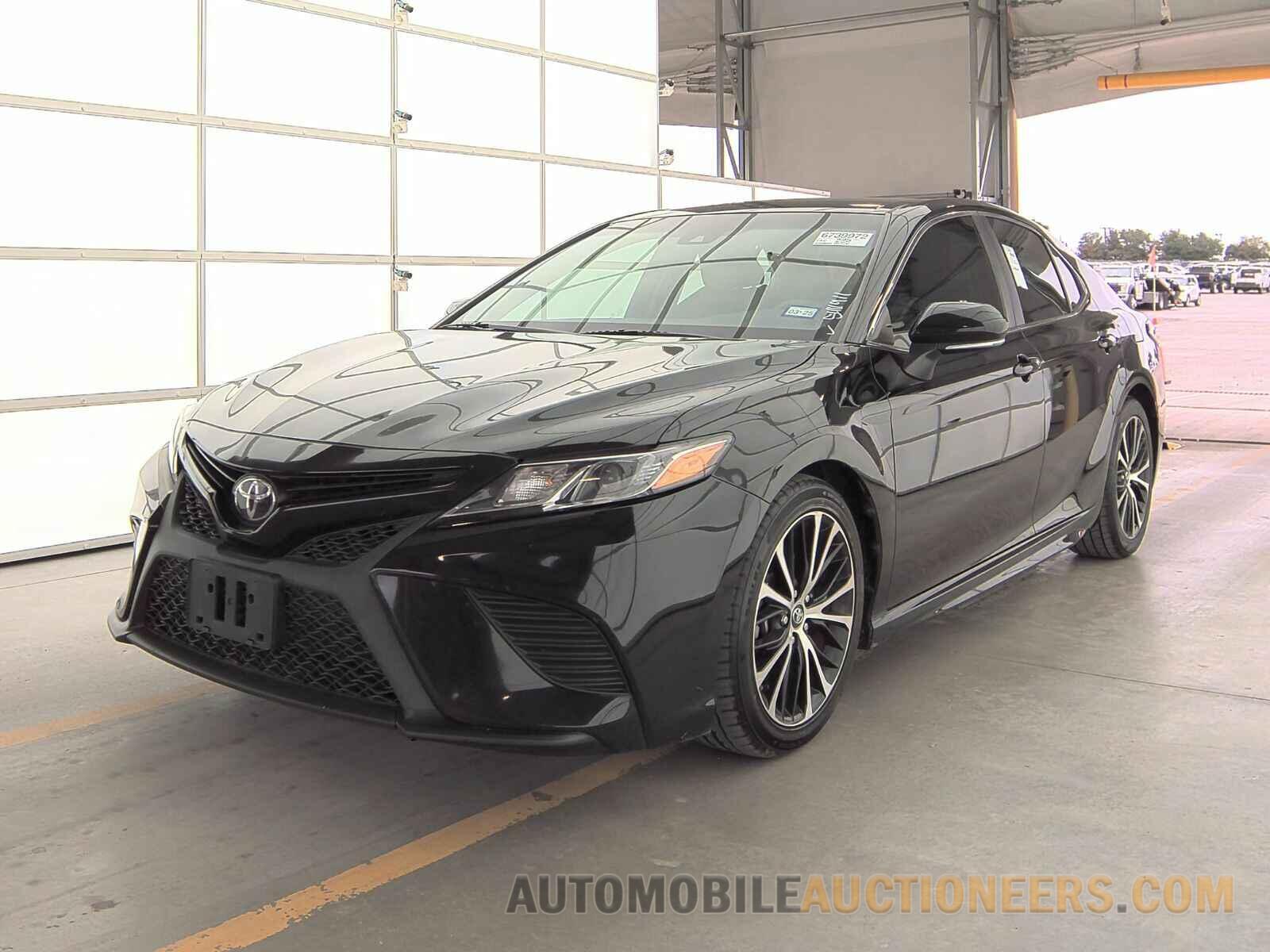 4T1B11HK6JU674418 Toyota Camry 2018