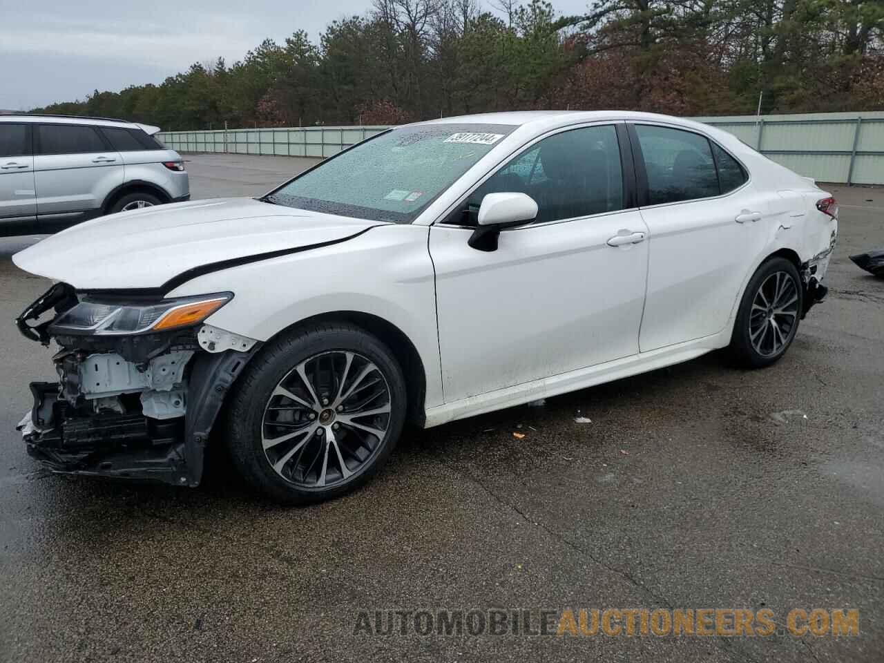 4T1B11HK6JU675262 TOYOTA CAMRY 2018