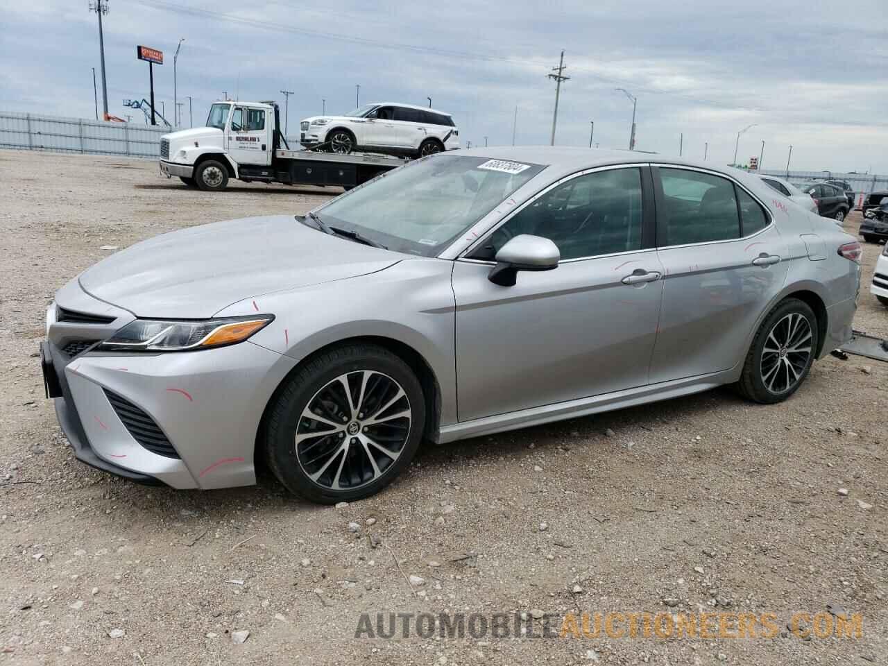 4T1B11HK6JU677741 TOYOTA CAMRY 2018