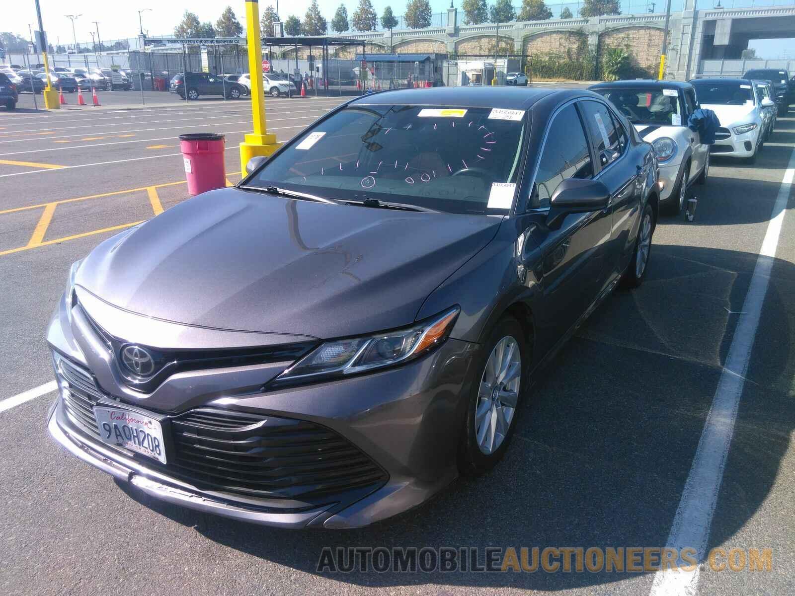 4T1B11HK6KU239383 Toyota Camry LE 2019