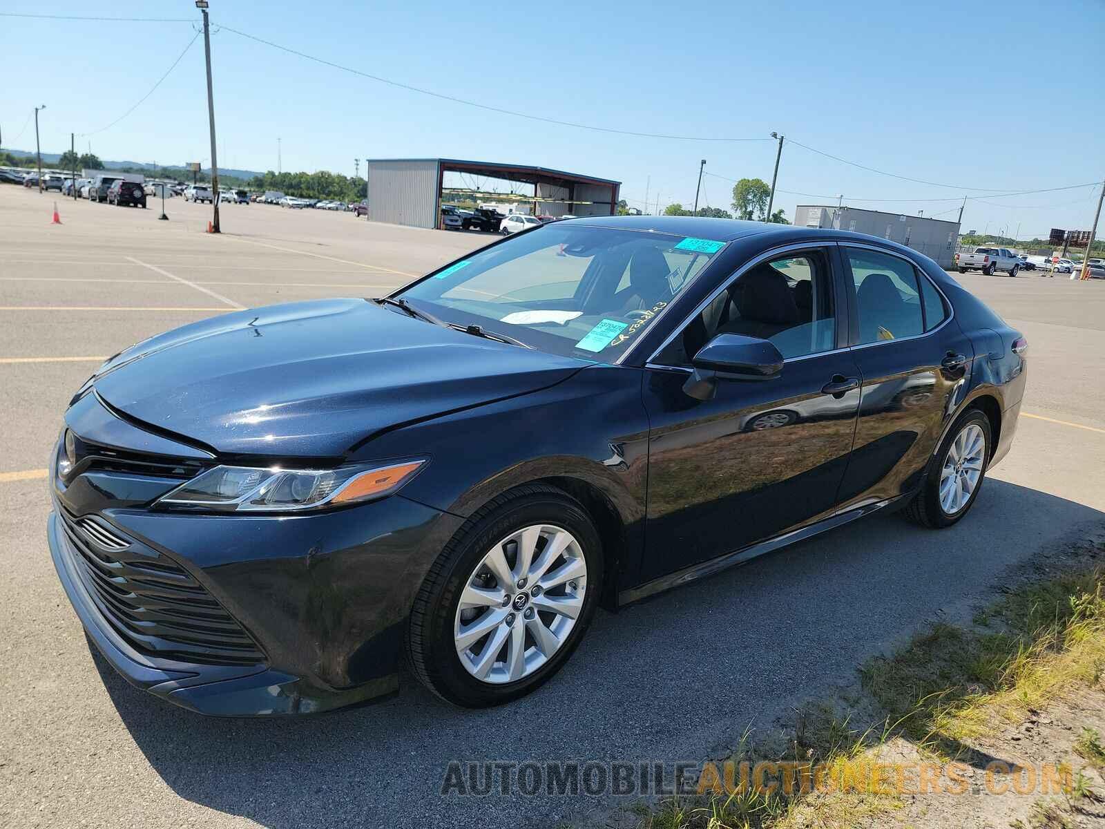 4T1B11HK6KU682696 Toyota Camry 2019