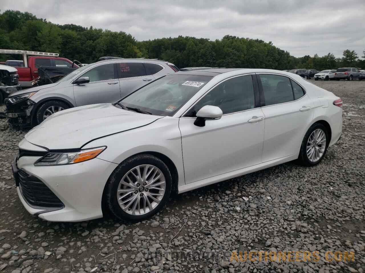 4T1B11HK7JU010483 TOYOTA CAMRY 2018