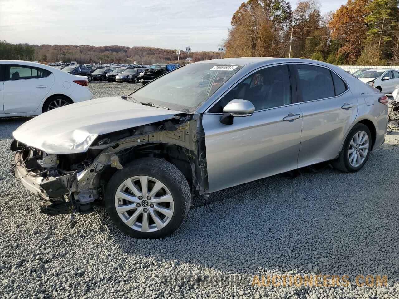 4T1B11HK7JU019572 TOYOTA CAMRY 2018