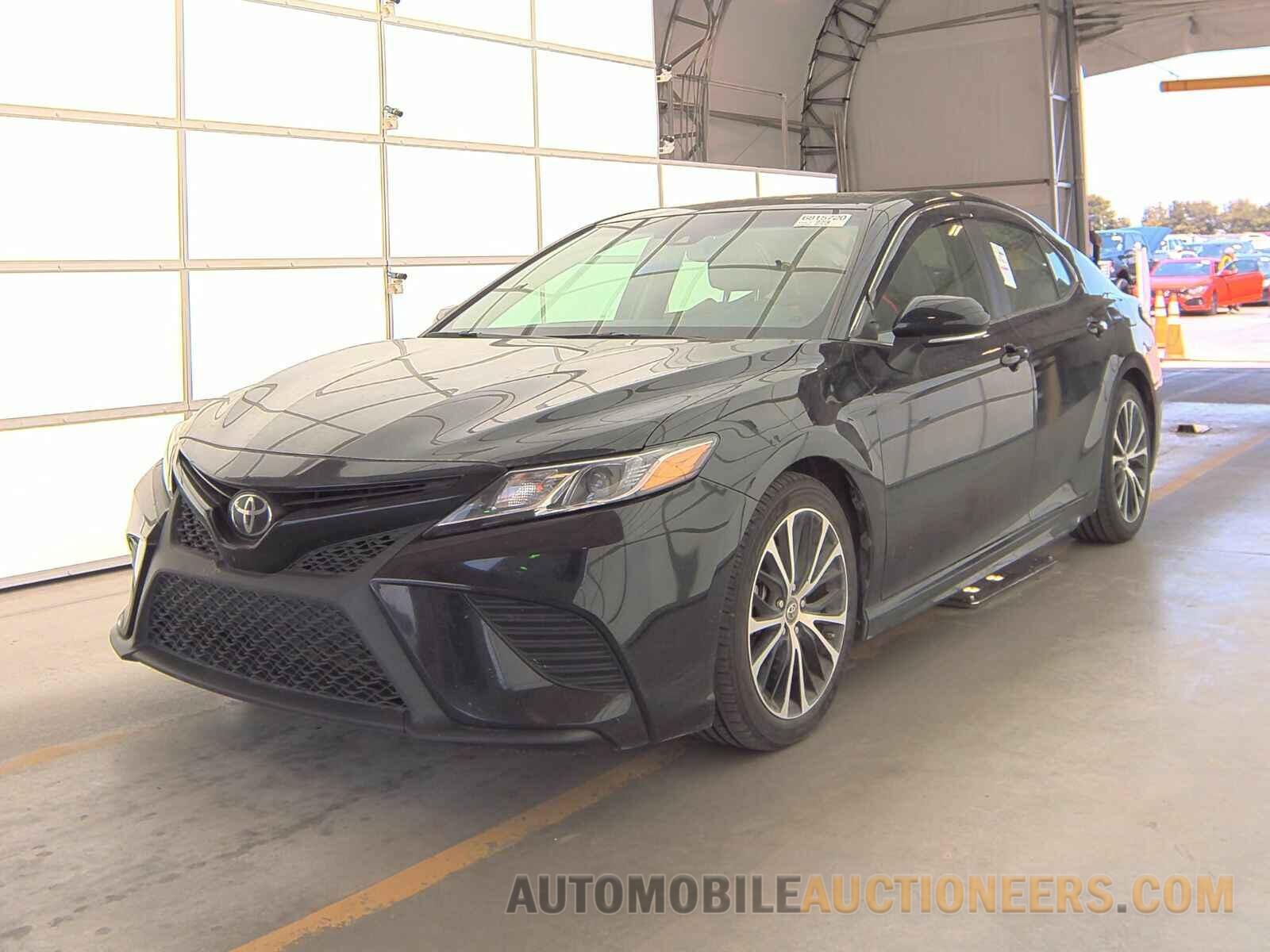 4T1B11HK7JU025372 Toyota Camry 2018