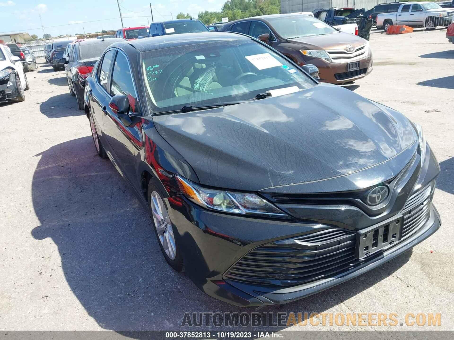 4T1B11HK7JU028370 TOYOTA CAMRY 2018