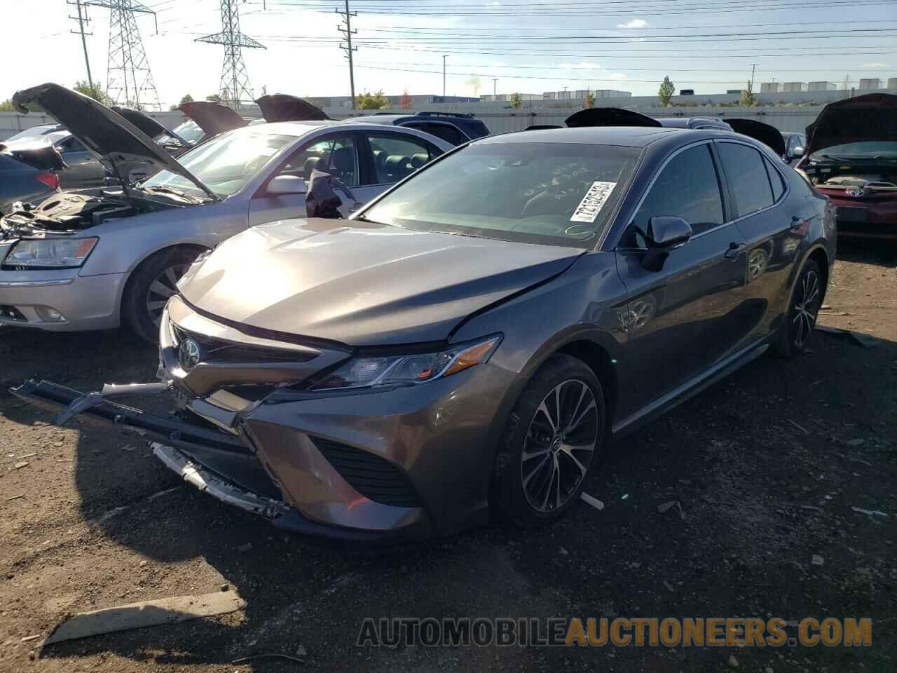 4T1B11HK7JU041300 TOYOTA CAMRY 2018