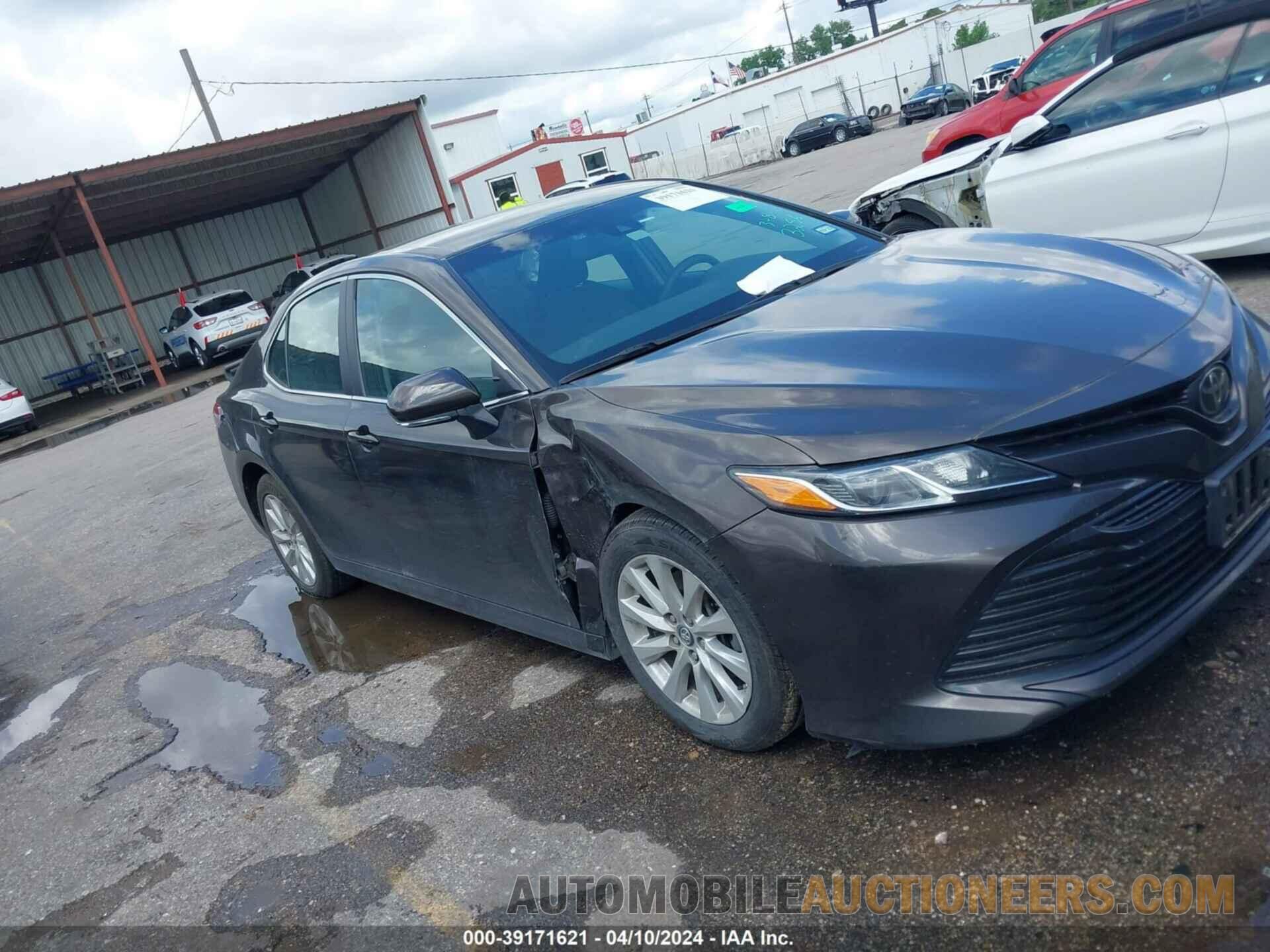 4T1B11HK7JU043256 TOYOTA CAMRY 2018