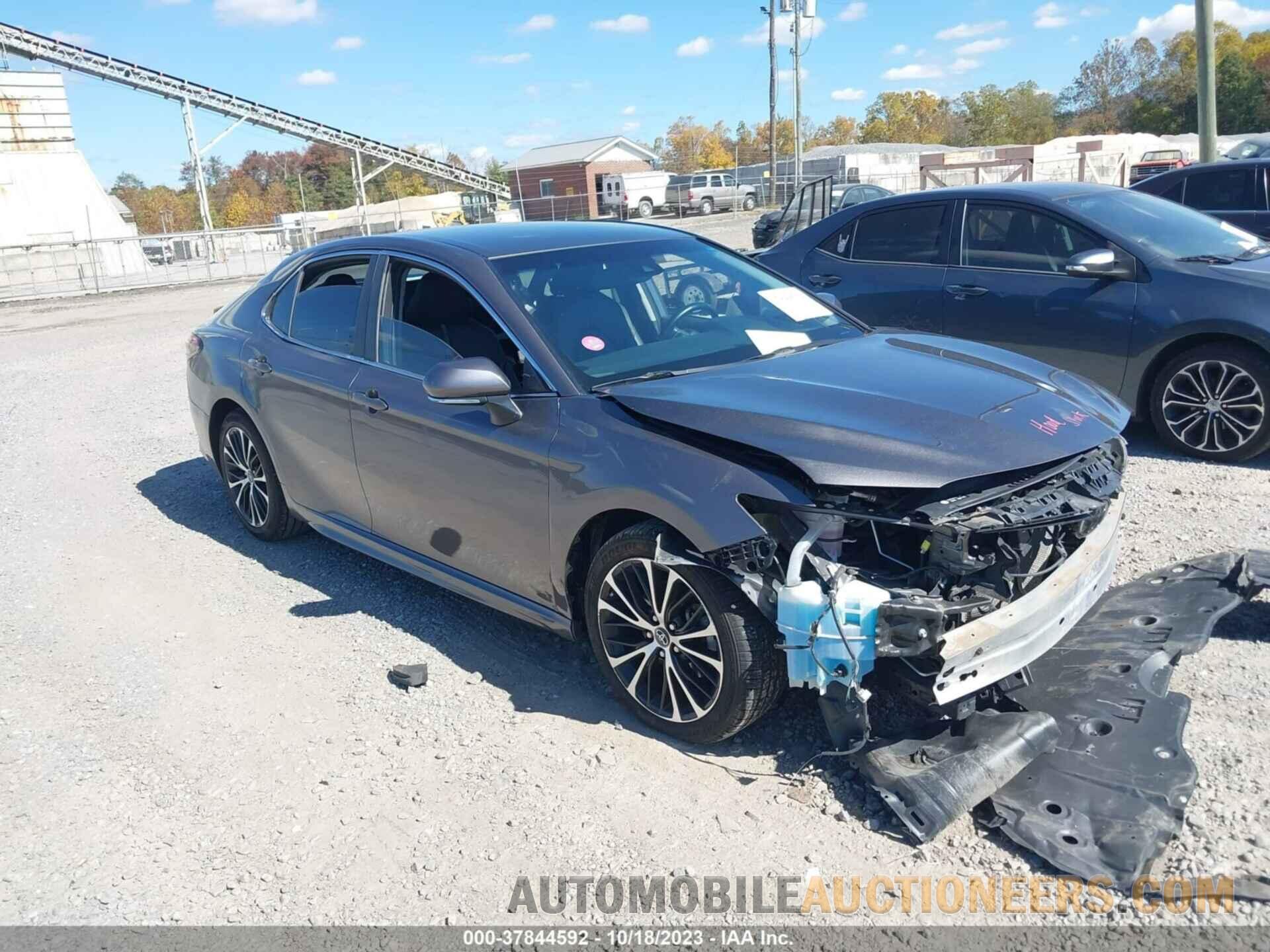 4T1B11HK7JU045668 TOYOTA CAMRY 2018