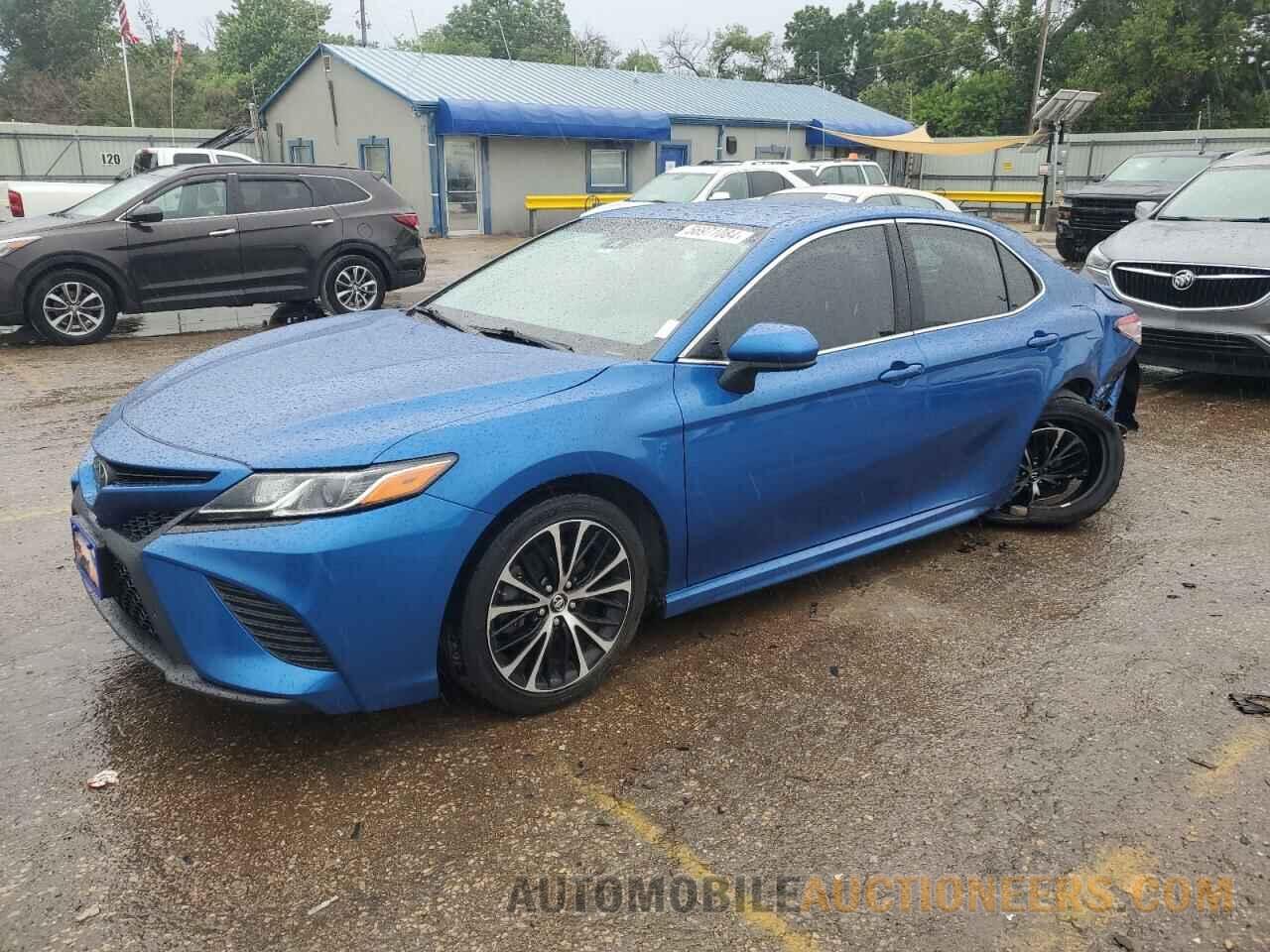 4T1B11HK7JU049140 TOYOTA CAMRY 2018