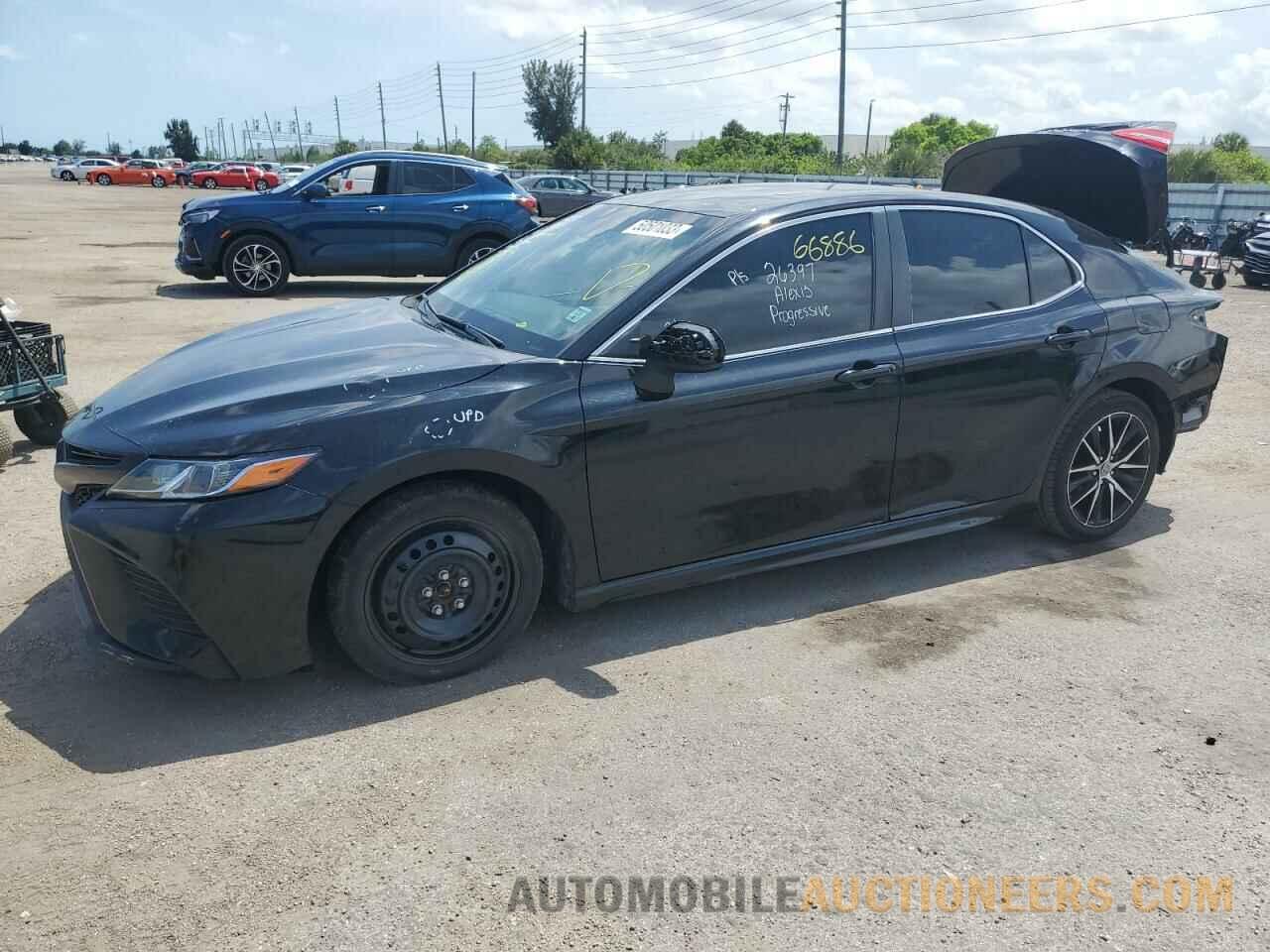 4T1B11HK7JU050045 TOYOTA CAMRY 2018