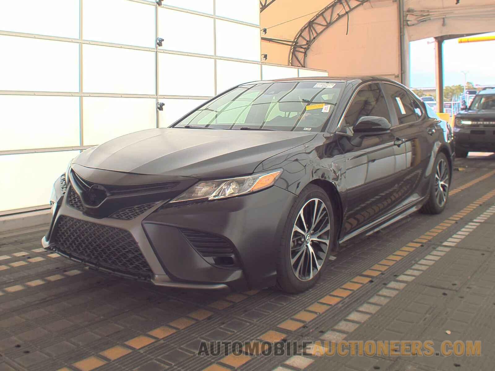 4T1B11HK7JU055682 Toyota Camry 2018