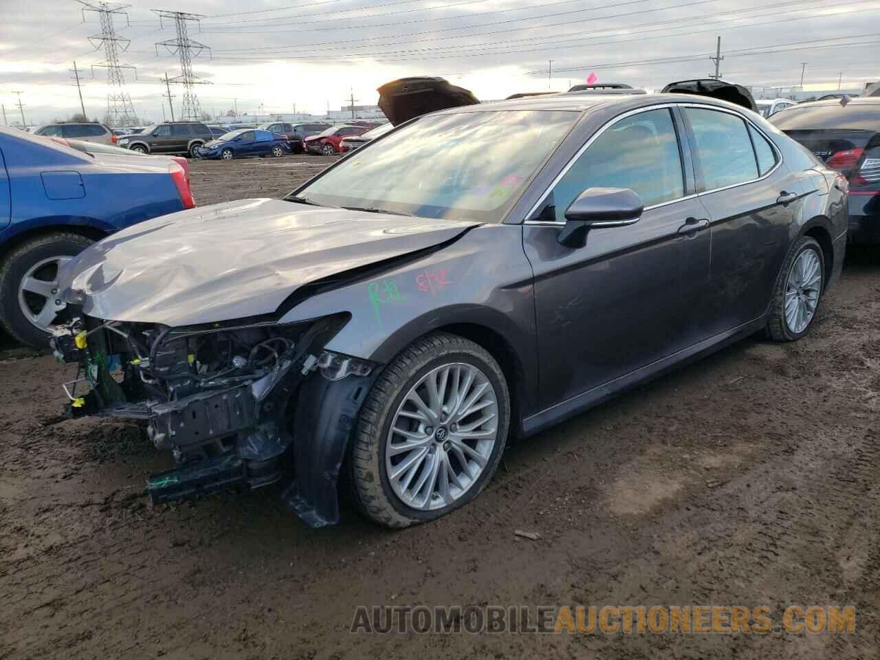 4T1B11HK7JU061482 TOYOTA CAMRY 2018