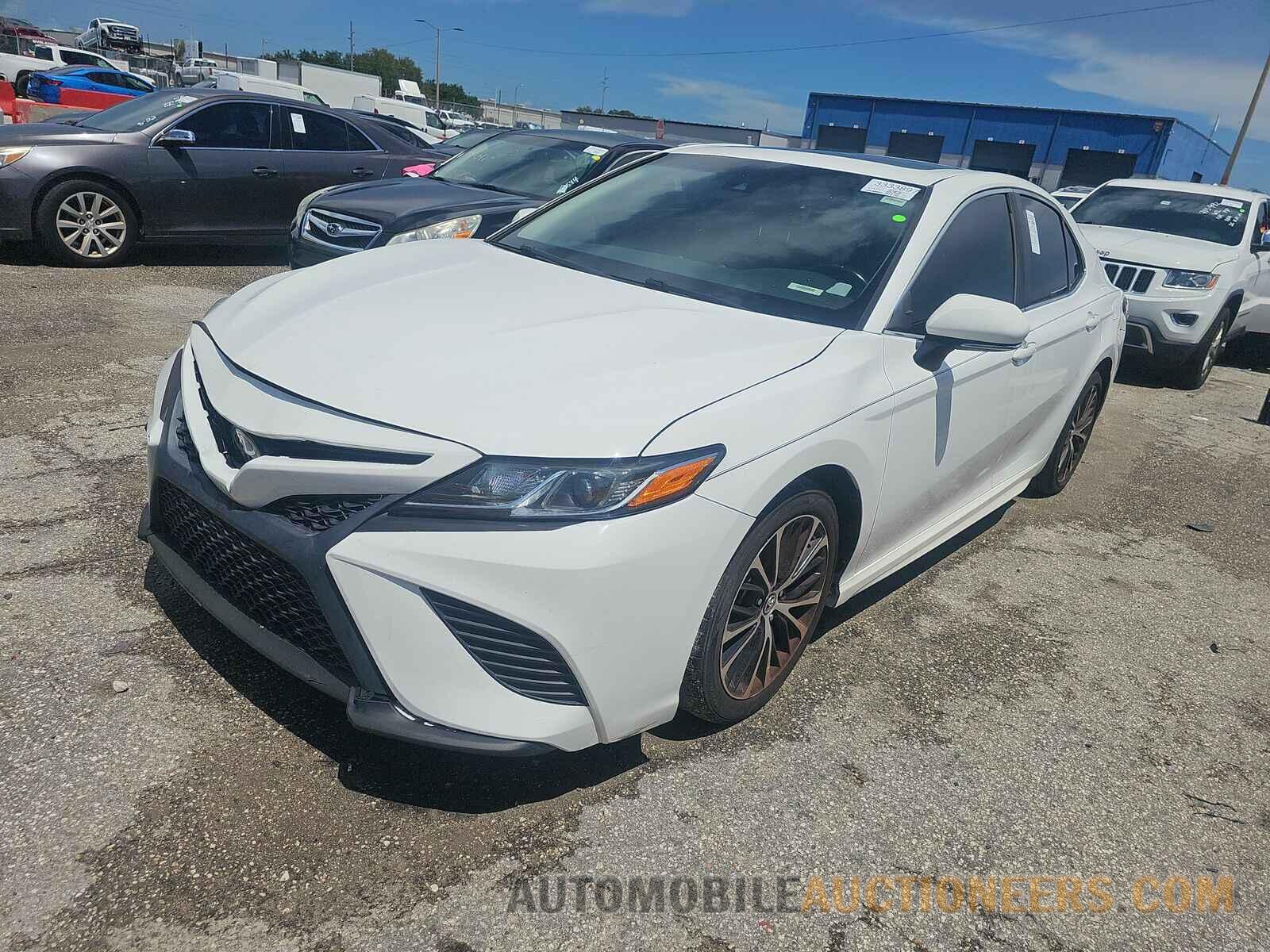 4T1B11HK7JU065824 Toyota Camry 2018